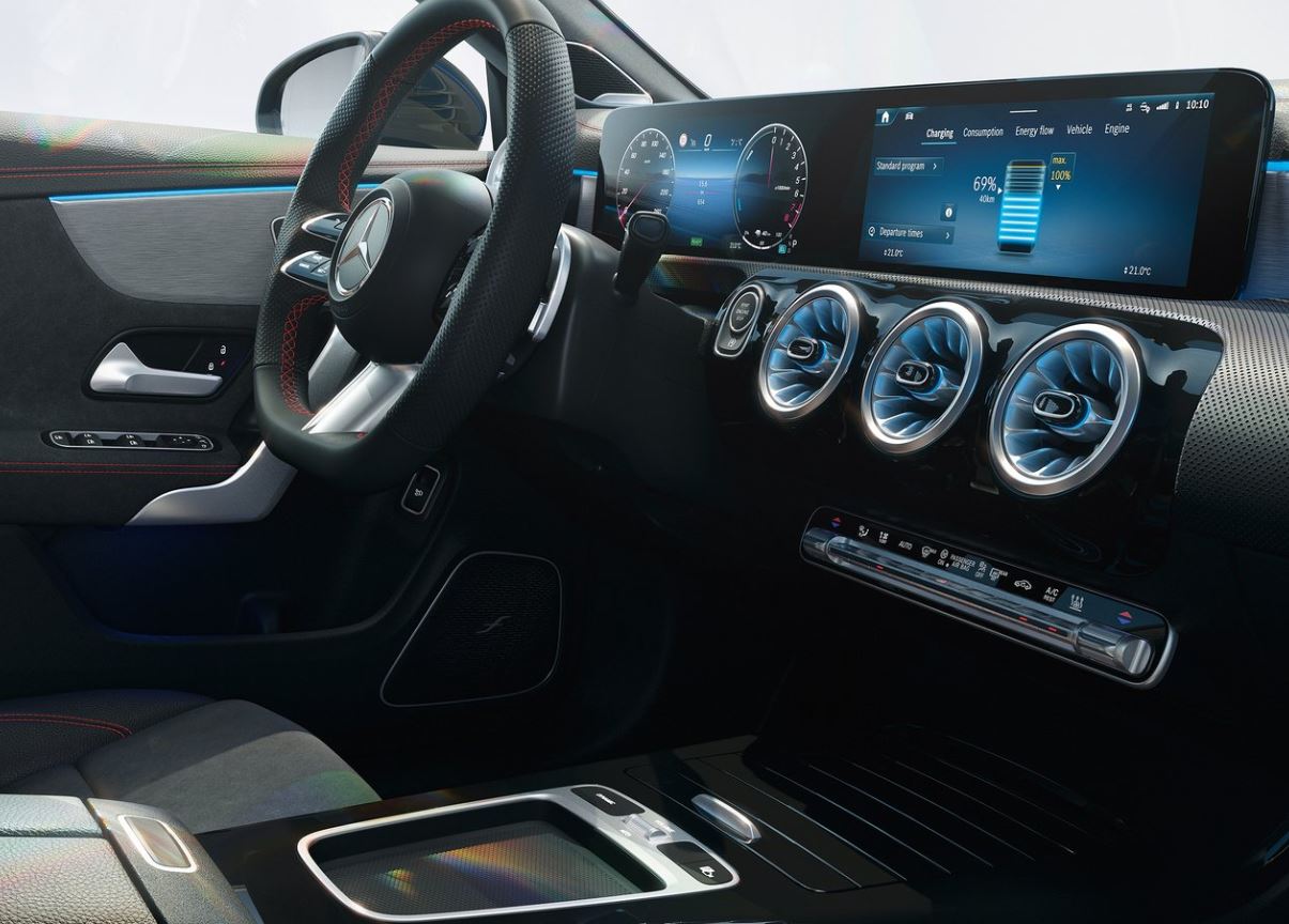 2025 Mercedes CLA Serisi Coupe 200 1.3 (163 HP) AMG 7G-DCT Özellikleri - arabavs.com