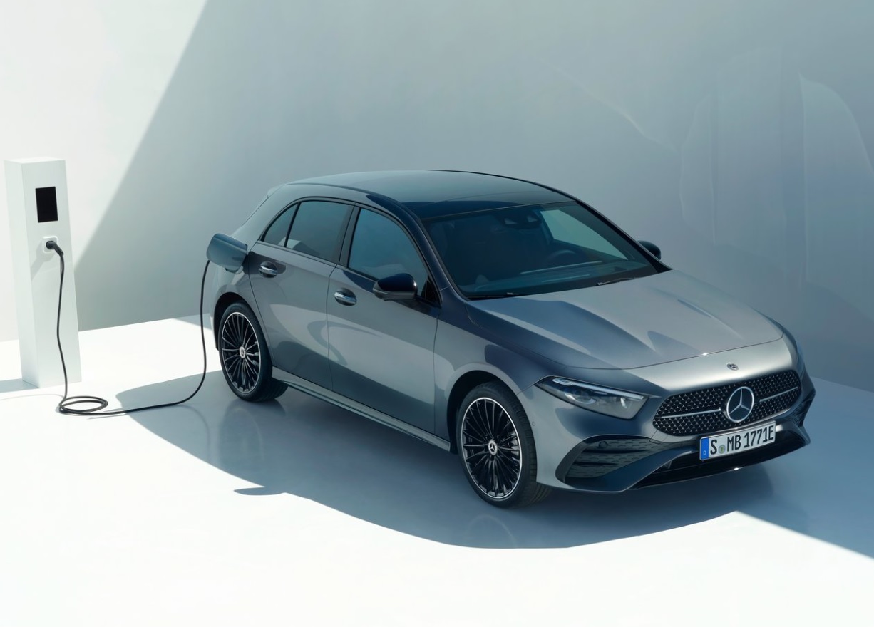 2025 Mercedes A Serisi Hatchback 5 Kapı A200 1.3 (163 HP) AMG 7G-DCT Özellikleri - arabavs.com
