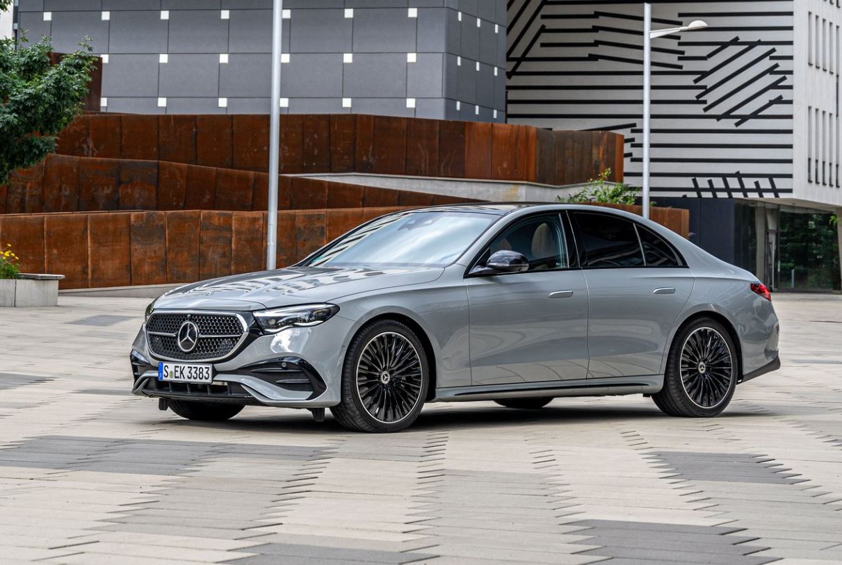 2025 Mercedes E Serisi Sedan E220d 2.0 (197 HP) Exclusive 9G-TRONIC Özellikleri - arabavs.com
