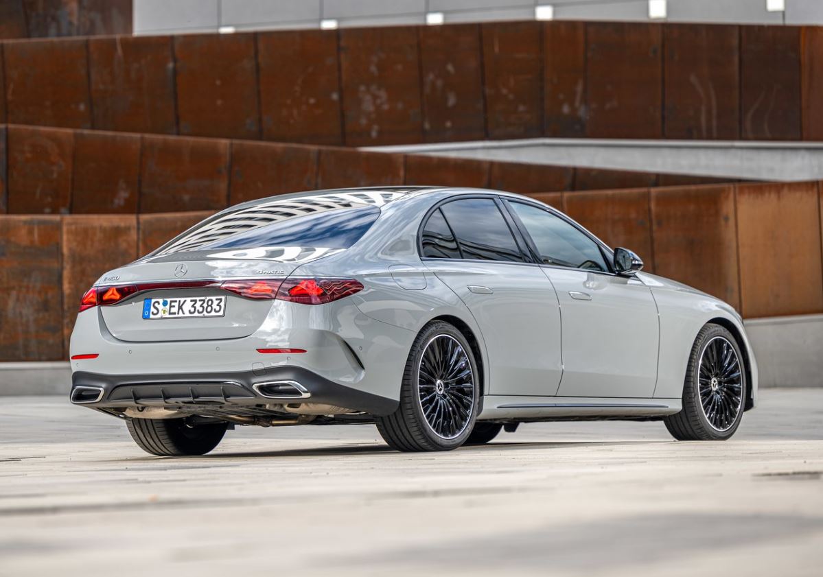 2025 Mercedes E Serisi Sedan E220d 2.0 (197 HP) Exclusive 9G-TRONIC Özellikleri - arabavs.com