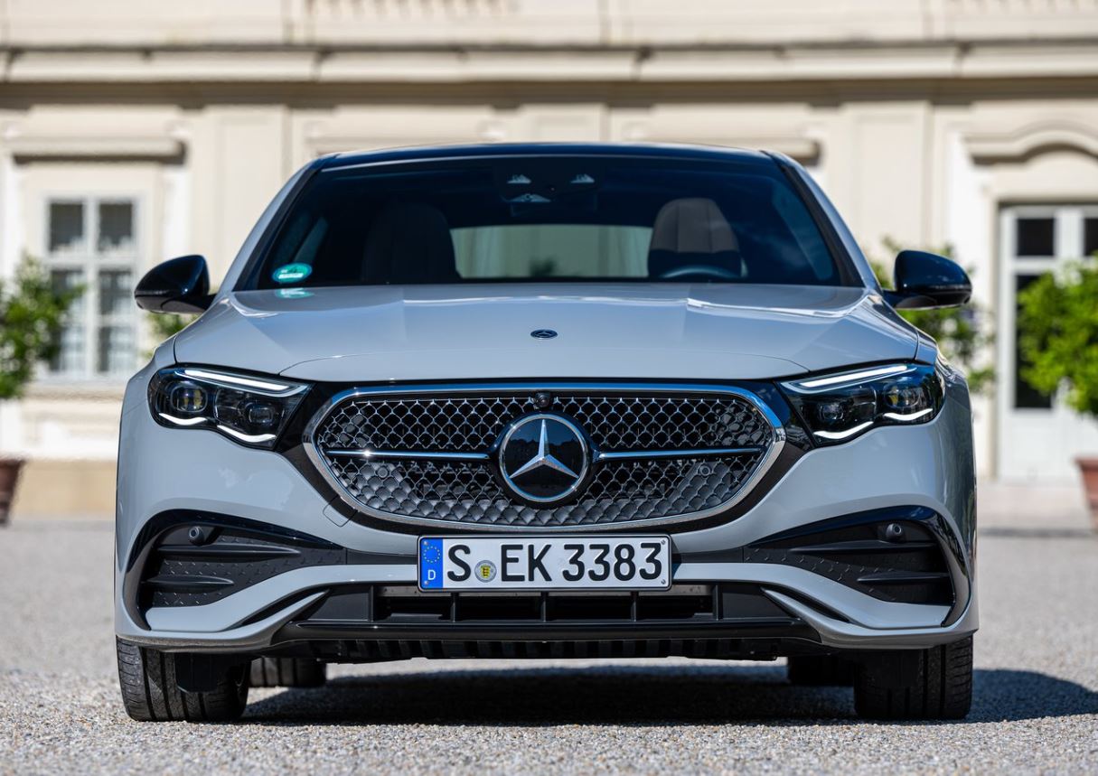 2025 Mercedes E Serisi Sedan E220d 2.0 (197 HP) Exclusive 9G-TRONIC Özellikleri - arabavs.com