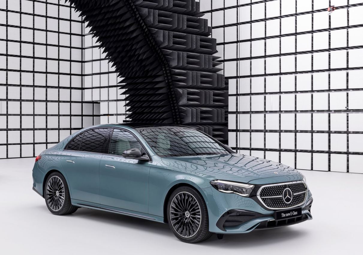 2025 Mercedes E Serisi Sedan E220d 2.0 (197 HP) Exclusive 9G-TRONIC Özellikleri - arabavs.com