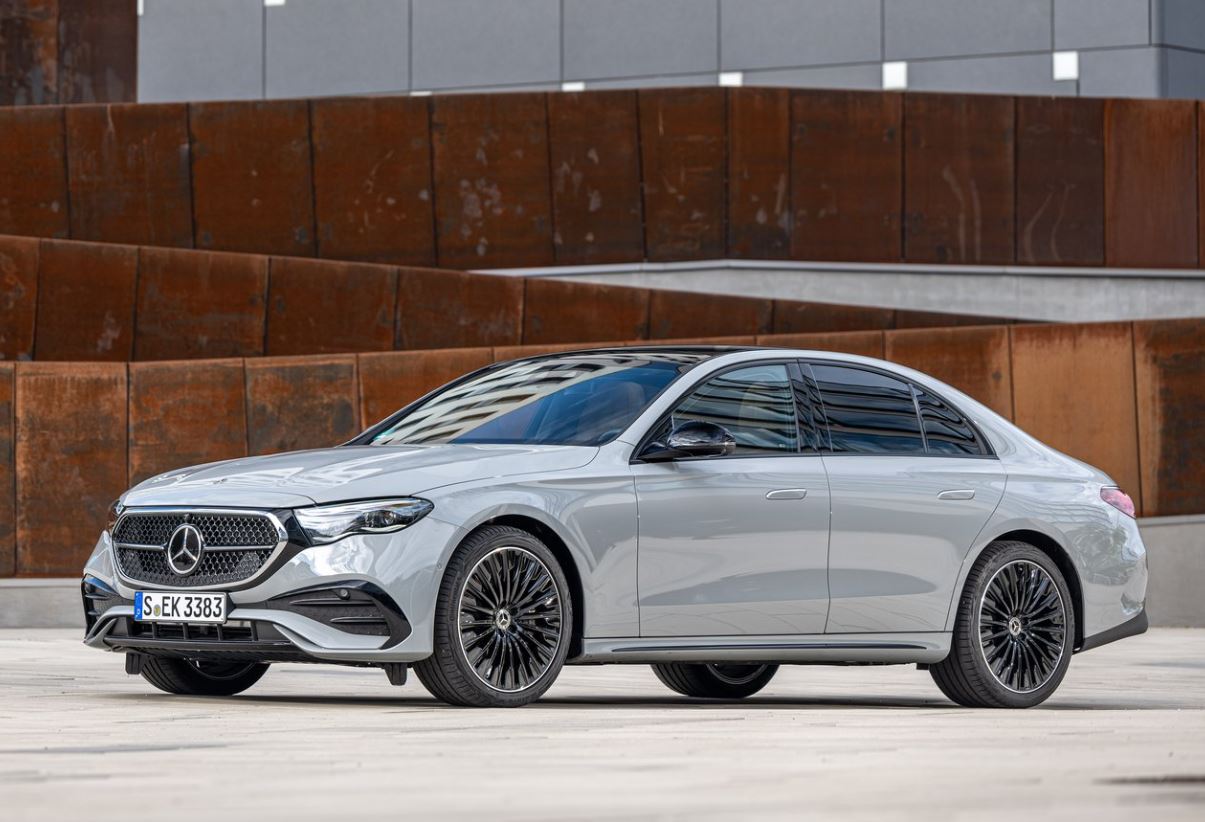2025 Mercedes E Serisi Sedan E220d 2.0 (197 HP) Exclusive 9G-TRONIC Özellikleri - arabavs.com