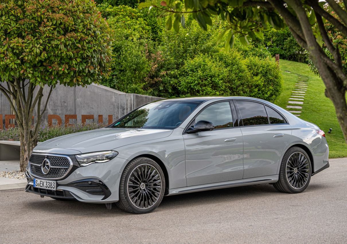 2025 Mercedes E Serisi Sedan E220d 2.0 (197 HP) Exclusive 9G-TRONIC Özellikleri - arabavs.com