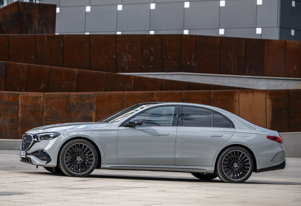 2025 Mercedes E Serisi Sedan E220d 2.0 (197 HP) Exclusive 9G-TRONIC Özellikleri - arabavs.com