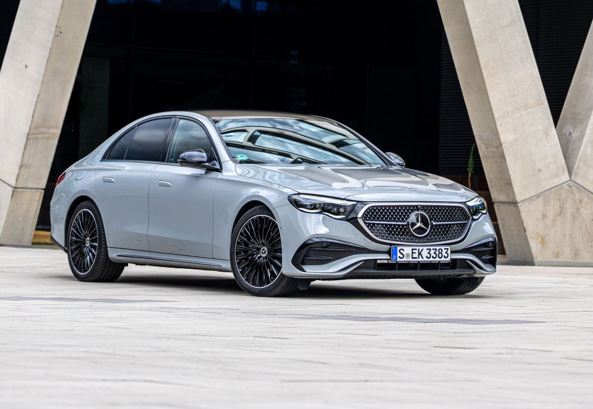 2025 Mercedes E Serisi Sedan E220d 2.0 (197 HP) Exclusive 9G-TRONIC Özellikleri - arabavs.com
