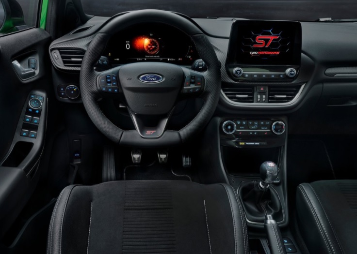 Ford Puma ST 2021 iç tasarımı